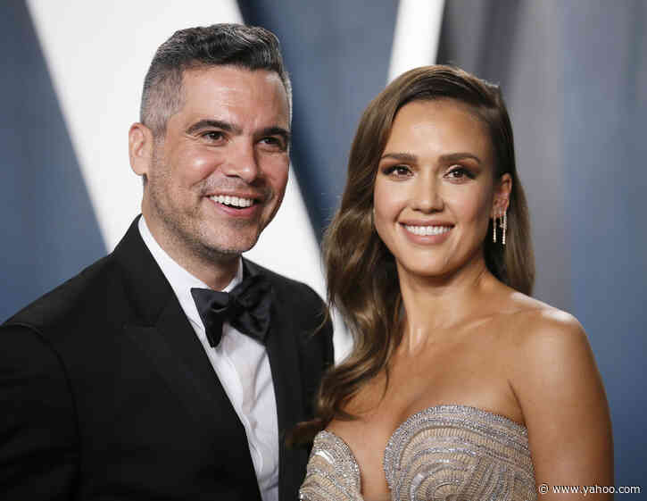 Jessica Alba 'started crying' when her daughter, 9, walked in on her and Cash Warren having sex. Here's what parents should know. - Yahoo Lifestyle
