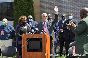 Markham mayor’s supporters, detractors exchange words after appellate court ruling that he is ineligible - Chicago Tribune