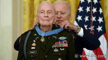 94-year-old gets Medal of Honor 70 years after Korean War heroism