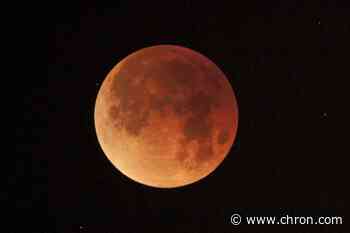 Get outside: Houston will get to see a lunar eclipse this month - Chron