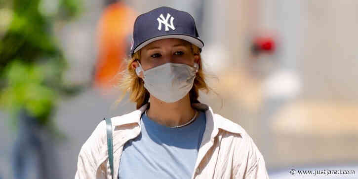 Jennifer Lawrence Runs Errands On Sunny Friday Afternoon in NYC