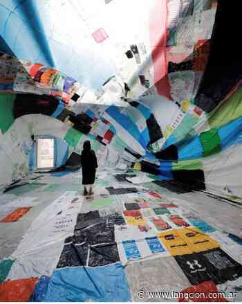 De Buenos Aires a Venecia: un museo de bolsas de basura se exhibe en la bienal de arquitectura - LA NACION
