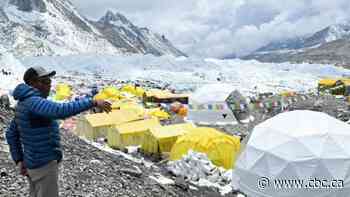 Climbing guide reports large COVID-19 outbreak on Mount Everest