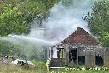 Bouwvallige hoeve uitgebrand