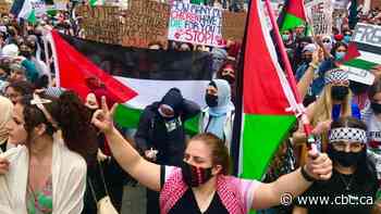 Protest in support of Palestinians fills Yonge-Dundas Square, moves to Israeli consulate