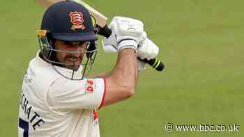County Championship: Essex edge ahead of Warwickshire but draw still looms