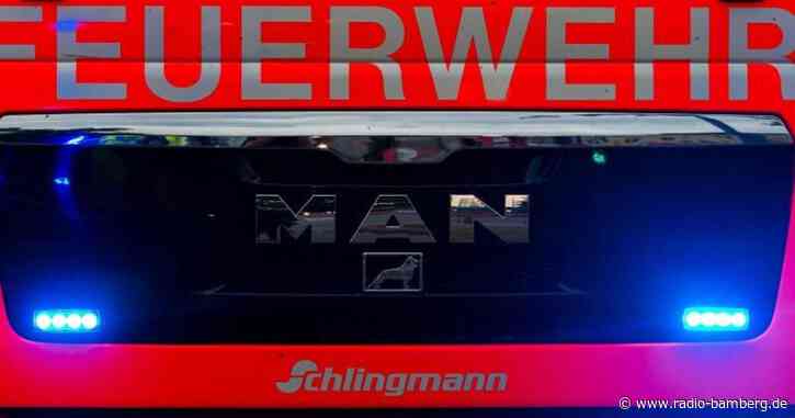 Fußballfan setzte mit Pyrotechnik Hecke in Brand