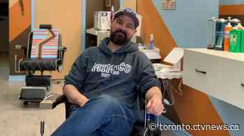 Struggling Toronto barbershop owner pays it forward after community rallies to offer support