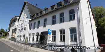 Regenbogenfahne in Neunkirchen: Antoniuskolleg stärkt homosexuellen Paaren den Rücken - Kölnische Rundschau