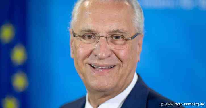 Joachim Herrmann gratuliert Greuther Fürth zum Aufstieg