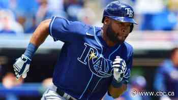 Rays rally late to defeat Blue Jays and pick up 10th consecutive win
