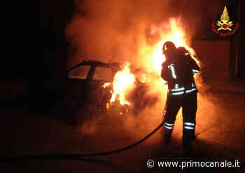 Genova, paura per un'auto abbandonata in fiamme sul litorale di Voltri - Primocanale