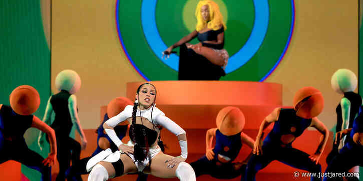 Doja Cat & SZA Burn Up the BBMAs 2021 Stage With 'Kiss Me More'!