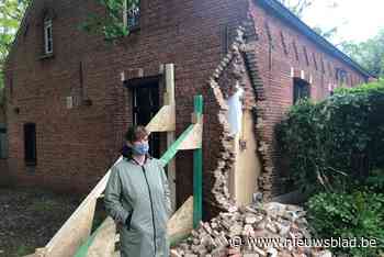 Auto boort zich in woning vlak naast zetel: “Dochter Froukje bleef gelukkig ongedeerd”