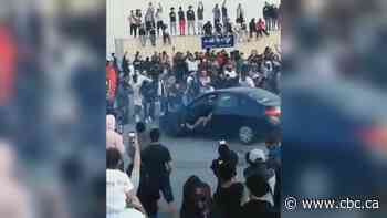 Pickering, Ont., mayor blasts car rally that draws more than 300 to parking lot in city east of Toronto