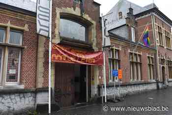 Regenboogvlag hangt uit tijdens Internationale Dag tegen Holebifobie en Transfobie - Het Nieuwsblad