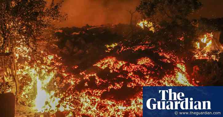 DR Congo volcano: thousands flee as Mount Nyiragongo lava flows destroy homes – video
