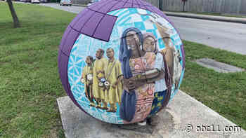 3-D murals take you around the world