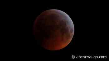 Cosmic 2-for-1: Total lunar eclipse combines with supermoon