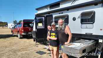 Plenty of space but no rooms — outback visitors sent packing amid tourism boom