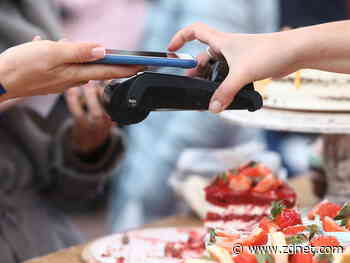 Tech giants accused of 'gatekeeping' mobile payments in Australia