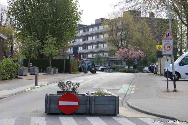 Enkele richting ingevoerd als test tegen wildparkeren in Prins Boudewijnlaan