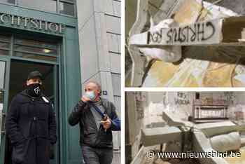 Vandalen die de gekruisigde koe van Tom Herck bekladden riskeren werkstraffen