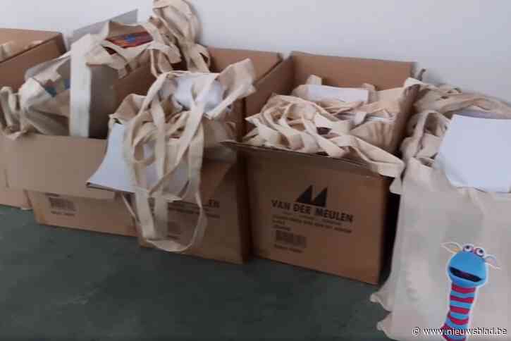 ‘Babbelkousjes’ oefenen Nederlands in vakantie met speltasje