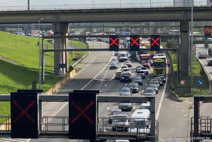 Lange files rond Antwerpen na drie ongevallen in Kennedytunnel, al meer dan uur aanschuiven