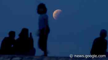 Buildup to super blood moon eclipses the finale - Associated Press