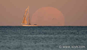 Buildup to super blood moon eclipses the finale