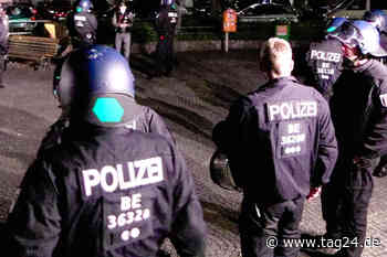 100 Menschen versammeln sich in Kreuzberg: Polizisten mit Steinen und Flaschen beworfen! - TAG24
