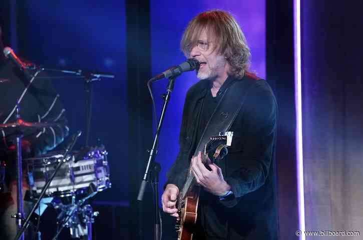 Trey Anastasio to Play Manhattan’s First Full-Capacity Indoor Show Post-COVID