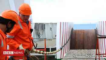 Tech giants fight 'cloud wars' deep in the ocean