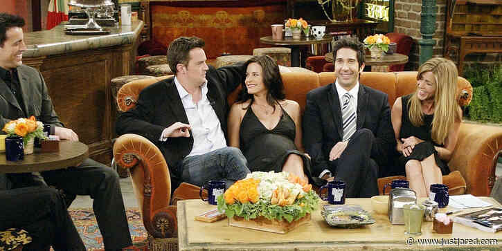 Courteney Cox Was 'In Tears' After Ross & Rachel's First Kiss on 'Friends'