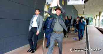 Shell must slash carbon emissions in first-of-its-kind climate ruling     - CNET