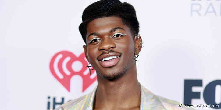 Lil Nas X Shows Off His Abs on the Red Carpet at iHeartRadio Music Awards 2021