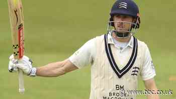 County Championship: Middlesex fight back at Leicestershire