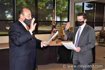 Scott Bilsky sworn in as member of Orange Board of Education - cleveland.com