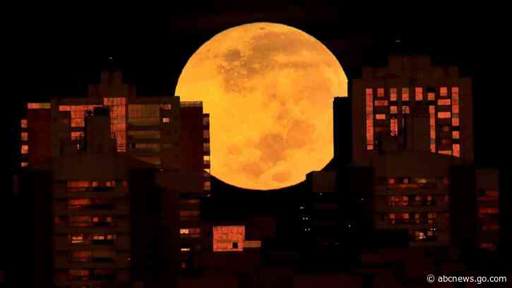 AP PHOTOS: Lunar eclipse coinciding with supermoon dazzles