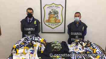 Imola sequestrate 430 maglie e sciarpe taroccate dell'Inter destinate a Modena - La Gazzetta di Modena