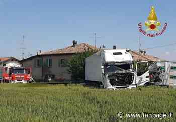 Modena, schianto frontale tra tir a Spilamberto: muore camionista di 36 anni - Fanpage.it