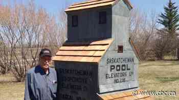 Albertan gives away 17 hand-built exact replicas of Prairie grain elevators