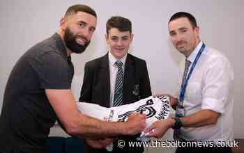 Bolton favourite Aaron Wilbraham gifts shirt to fan who wrote about Nottingham Forest goal - The Bolton News