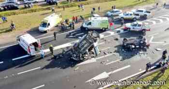 Murió un motociclista en un terrible accidente múltiple en Buenos Aires - mendozapost.com