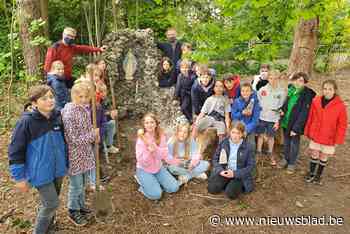 Leerlingen doen per toeval verrassende ontdekking aan 18de-eeuws college: “Zelfs leerkrachten die hier al lang werken, wisten niet van het bestaan ervan af” - Het Nieuwsblad