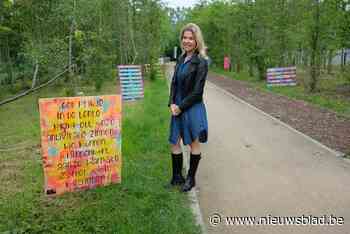 Positieve boodschappen begeleiden je naar het vaccinatiecentrum van Rotselaar
