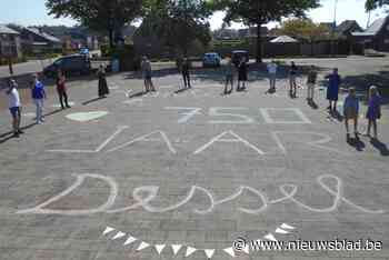 Ballonnen en slogans eren 750 jaar Dessel
