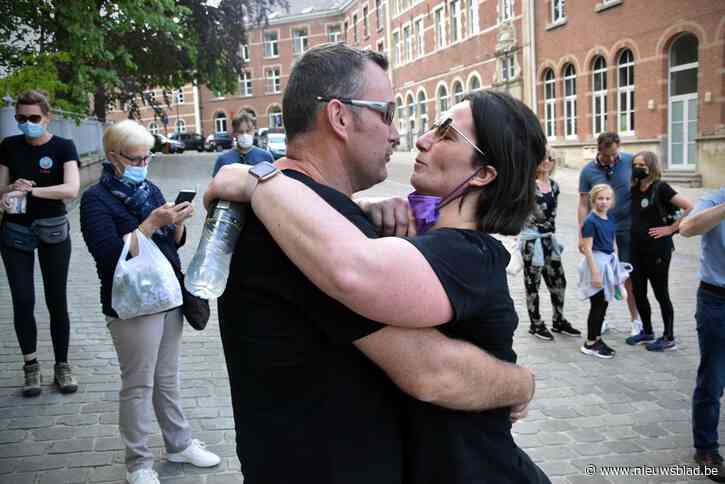 Mama Tine stapt 52 kilometer voor overleden zoontje Bent: “Geen moment aan stoppen gedacht”