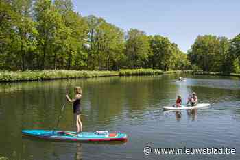 Chiro springt al fietsend in kanaal